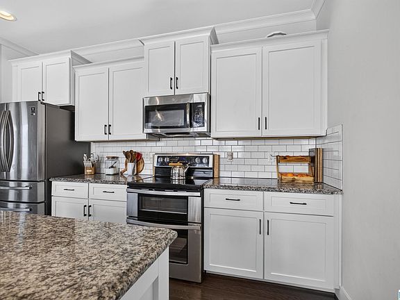 5th image of 1179 Emerald Ridge Dr