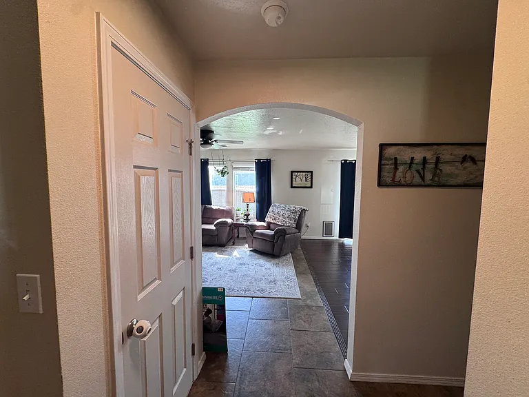 1131 SW Independence — Photo 6
