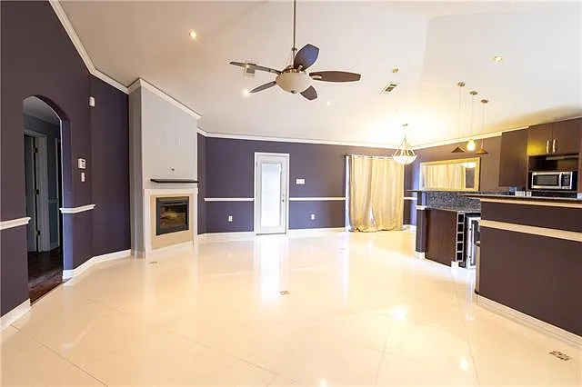 3 bed, 2.0 bath, 1575 sqft, $1,750 — Photo 2