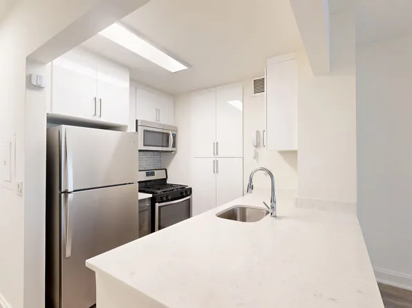 10 Hanover Square image 1 of 9