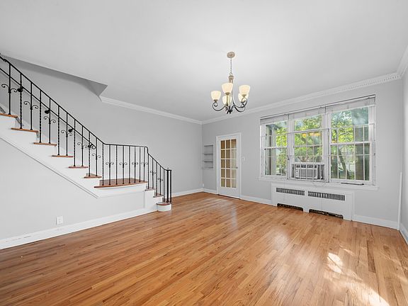3rd image of 72-81 Yellowstone Blvd #1