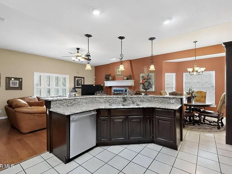 6909 Desert Canyon Dr — Photo 7