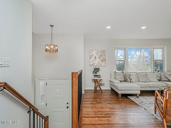 3rd image of 540 Ensign Avenue