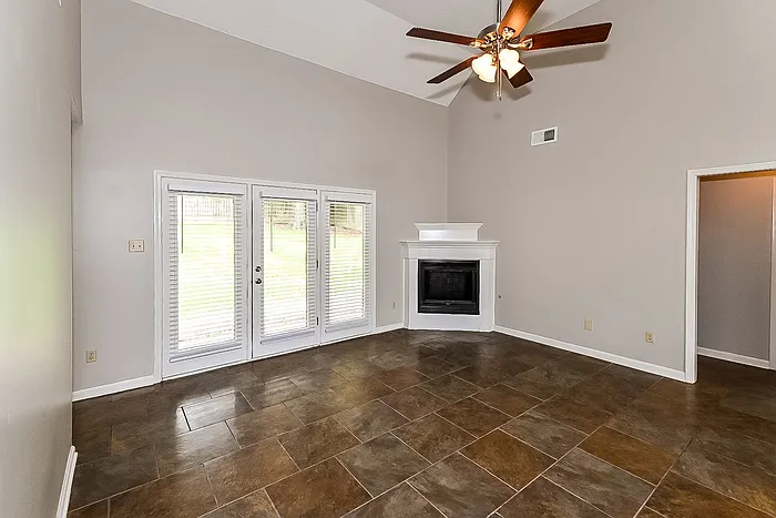 3 bed, 2.0 bath, 1750 sqft, $2,195 — Photo 3