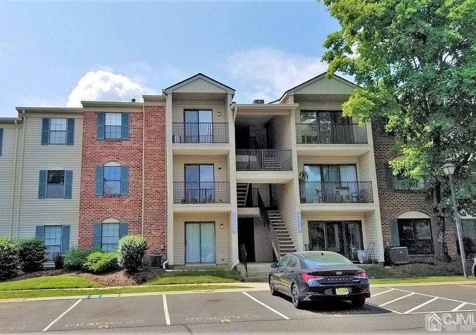 1st image of 48 Fisher Dr