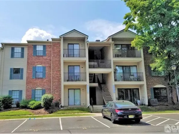 48 Fisher Dr, Franklin Park, NJ 08823