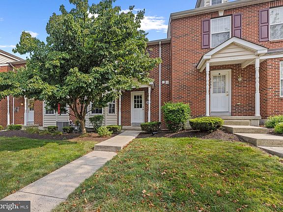 2nd image of 1051 Square Dr #3