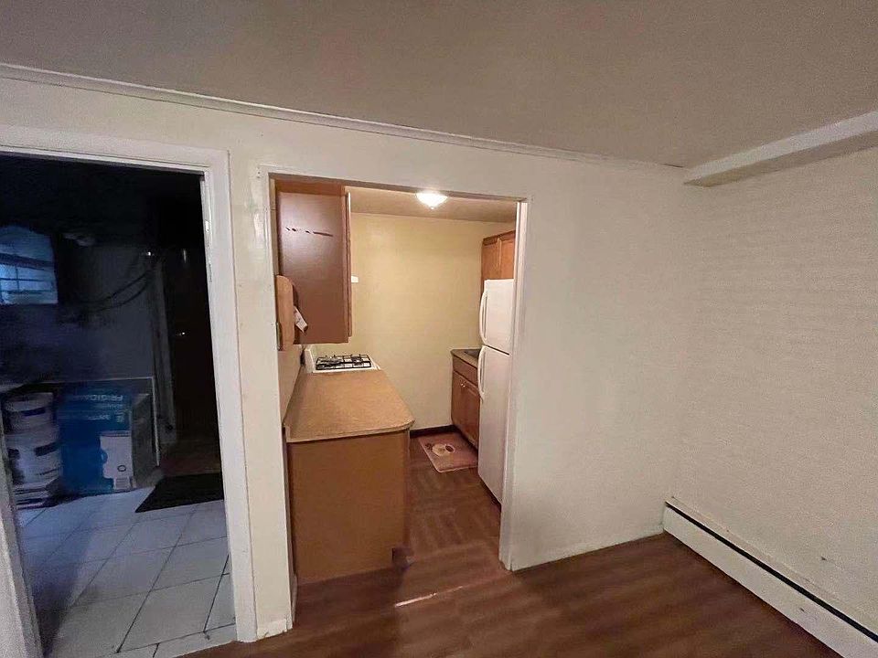 2nd image of 900 Neill Ave #1