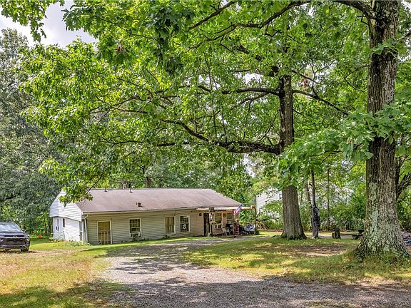 3rd image of 125 Aiken Ln