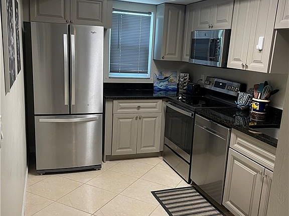 4th image of 27249 Pullen Ave #5