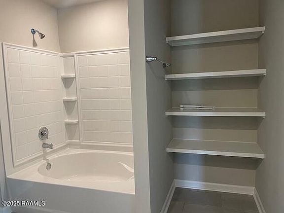 5th image of 104 Broussard Hill Dr