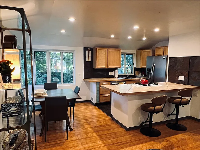 24 Menlo Pl #UPPER — Photo 7