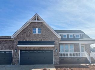 5600 Penguin Dr, Summerfield, NC 27358