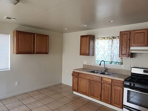 4th image of 1618 Lincoln St #B