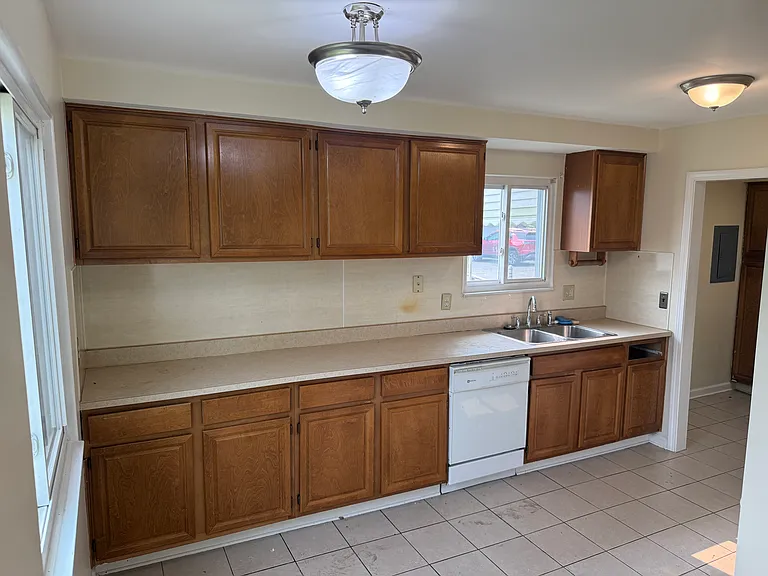 20409 Vermander Ave — Photo 6