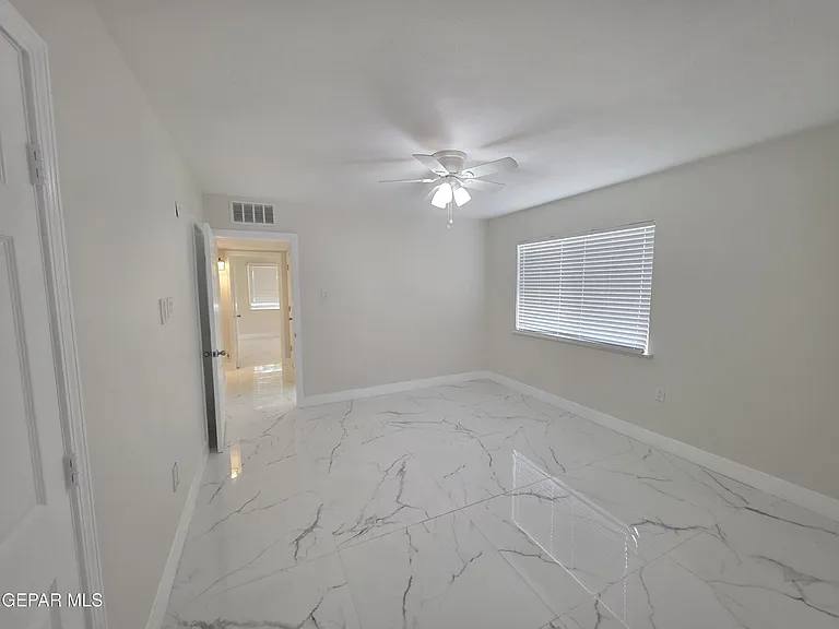 302 Quincy Ave — Photo 24