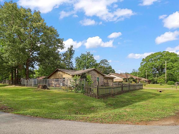 4th image of 10142 Brookwood Dr