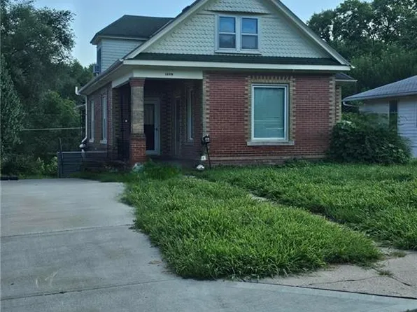 1136 Kearney St, Atchison, KS 66002