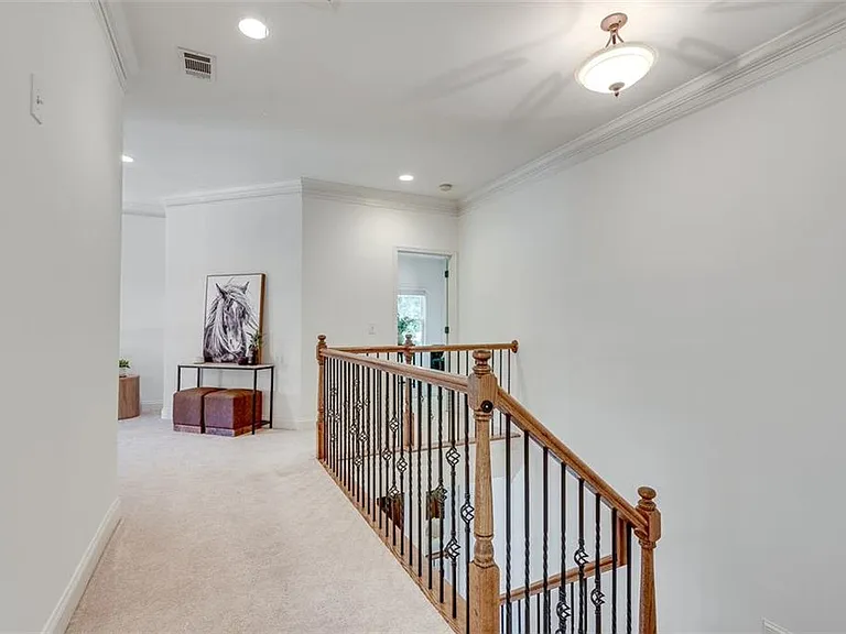 240 Lullwater Ct — Photo 41