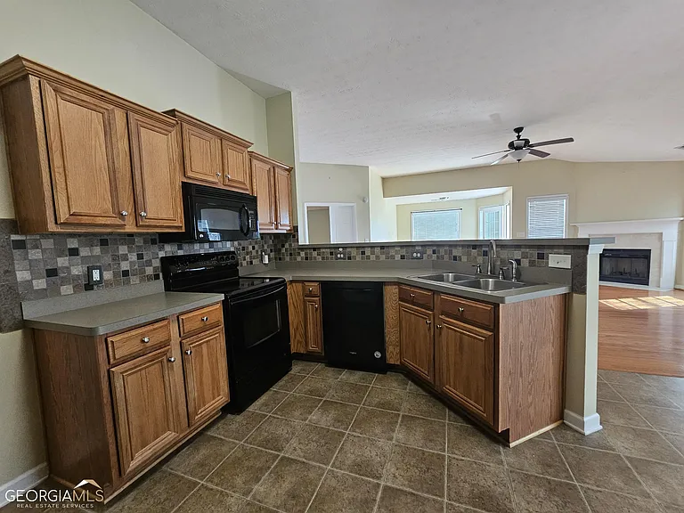 45 Manchester Ln — Photo 7