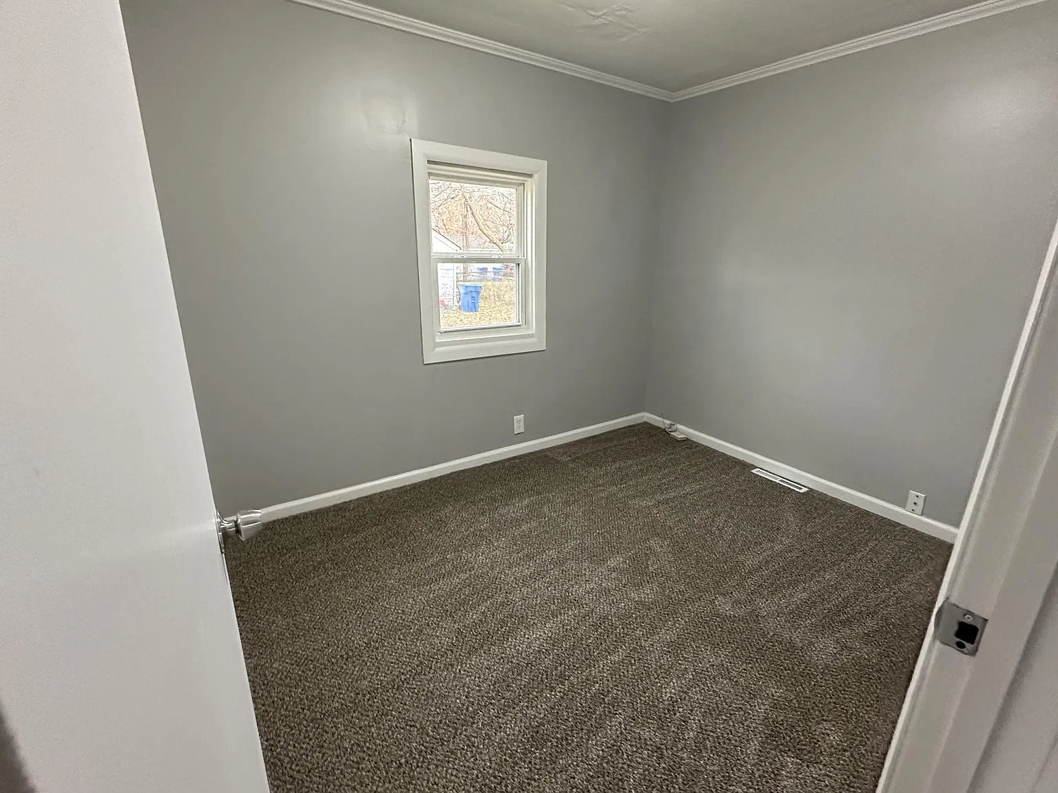 3 bed, 900 sqft, $1,300 — Photo 4