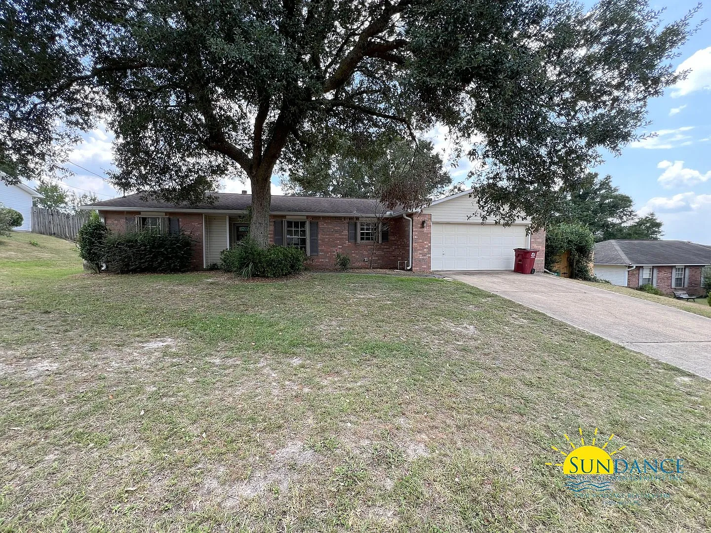 Lovely 3 Bedroom Home in Crestview South of I-10! — Photo 1