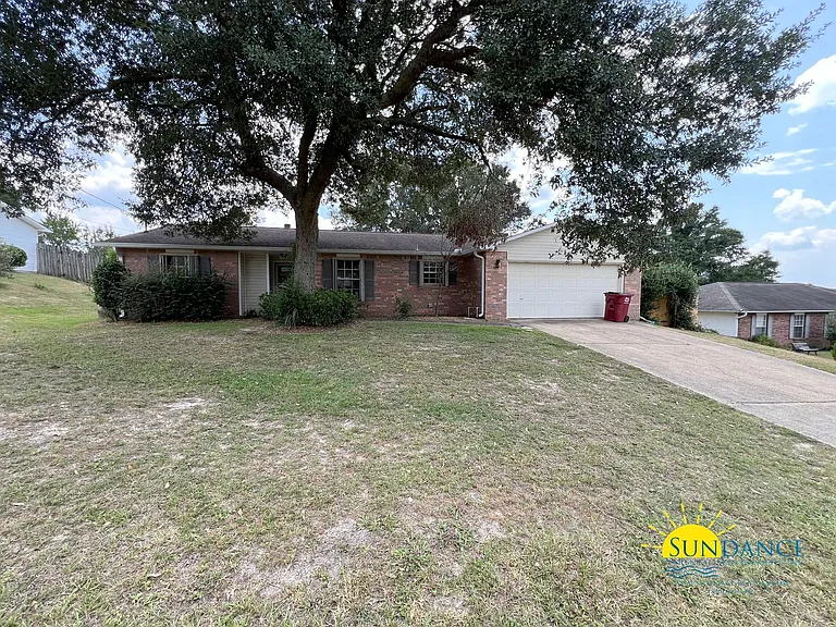 223 Westview Dr — Photo 1