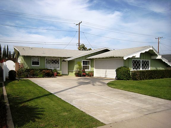 3rd image of 8585 Bluebell Dr