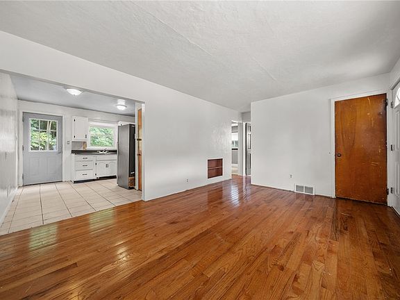 4th image of 1927 Dartmore St