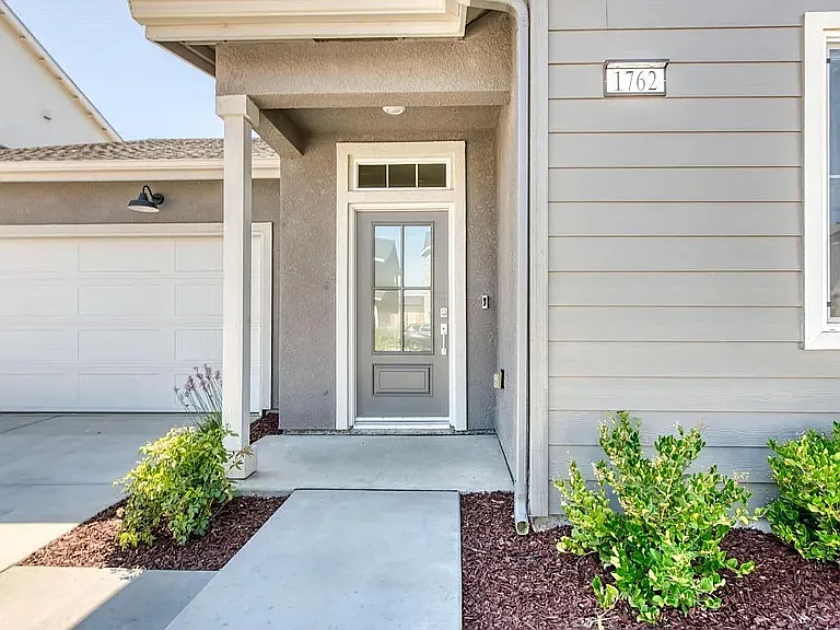 3 bed, 1635 sqft, $3,000 — Photo 3