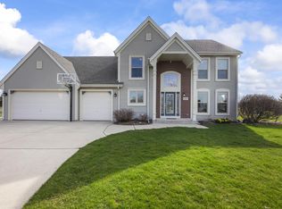 8015 Wildrose Ct, Waterford, WI 53185