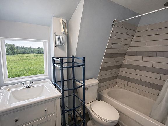 3rd image of 1025 Bear River Rd