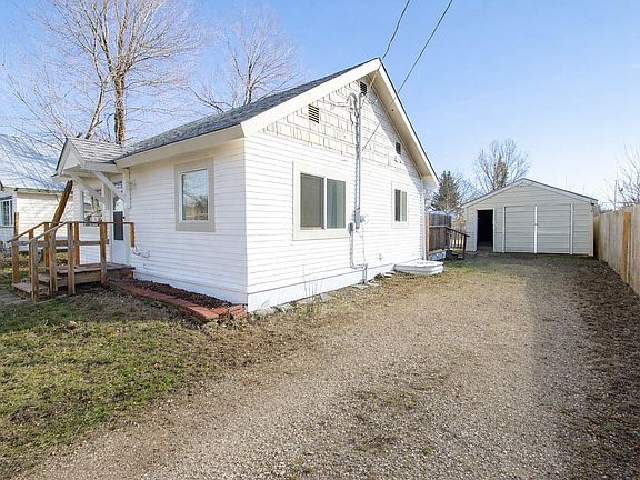 3rd image of 209 W Crawford Ave