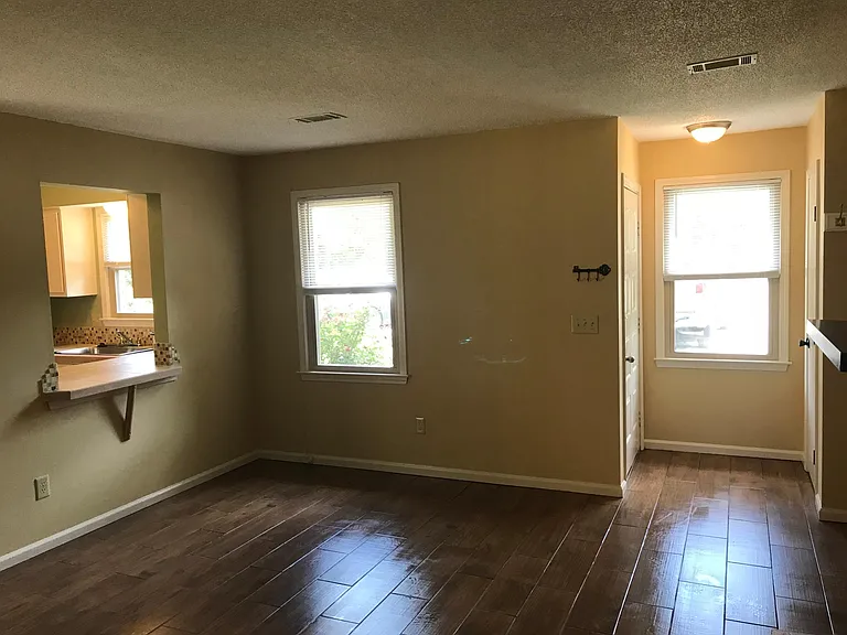 351 Wrenfield Rd #B — Photo 2