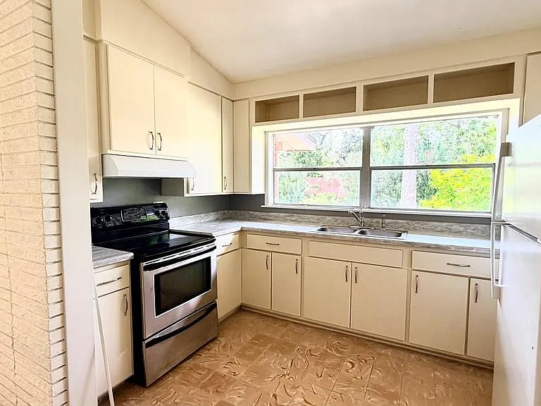 1111 Rosemond Ct #2 — Photo 12