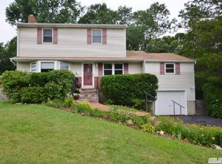 16 Balsam Ln, Commack, NY 11725