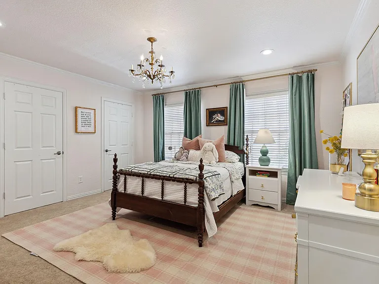 2704 Amherst Ave — Photo 28