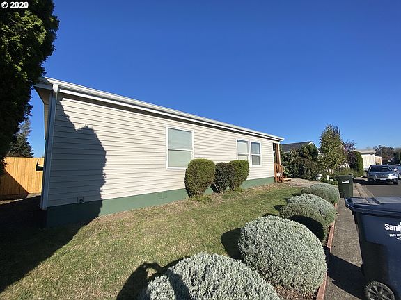 3rd image of 700 N Mill St Unit 4