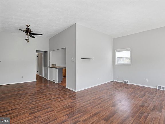 3rd image of 169 Juniper Rd