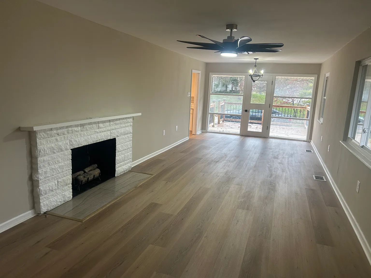 4 bed, 1950 sqft, $2,950 — Photo 2