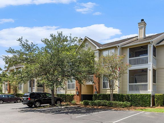 3rd image of 1600 Long Grove Dr Unit 425