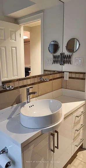 1186 Royal York Rd #2 — Photo 16