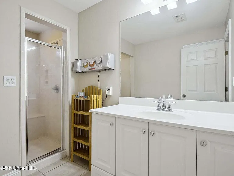12216 Sandy Hook Ln — Photo 15