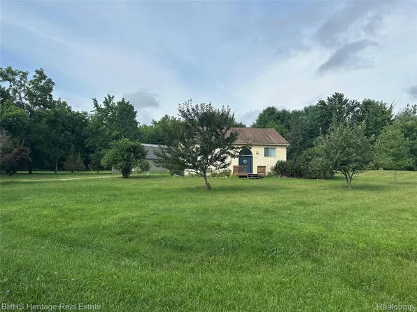 1921 N Gregory Rd, Fowlerville, MI 48836