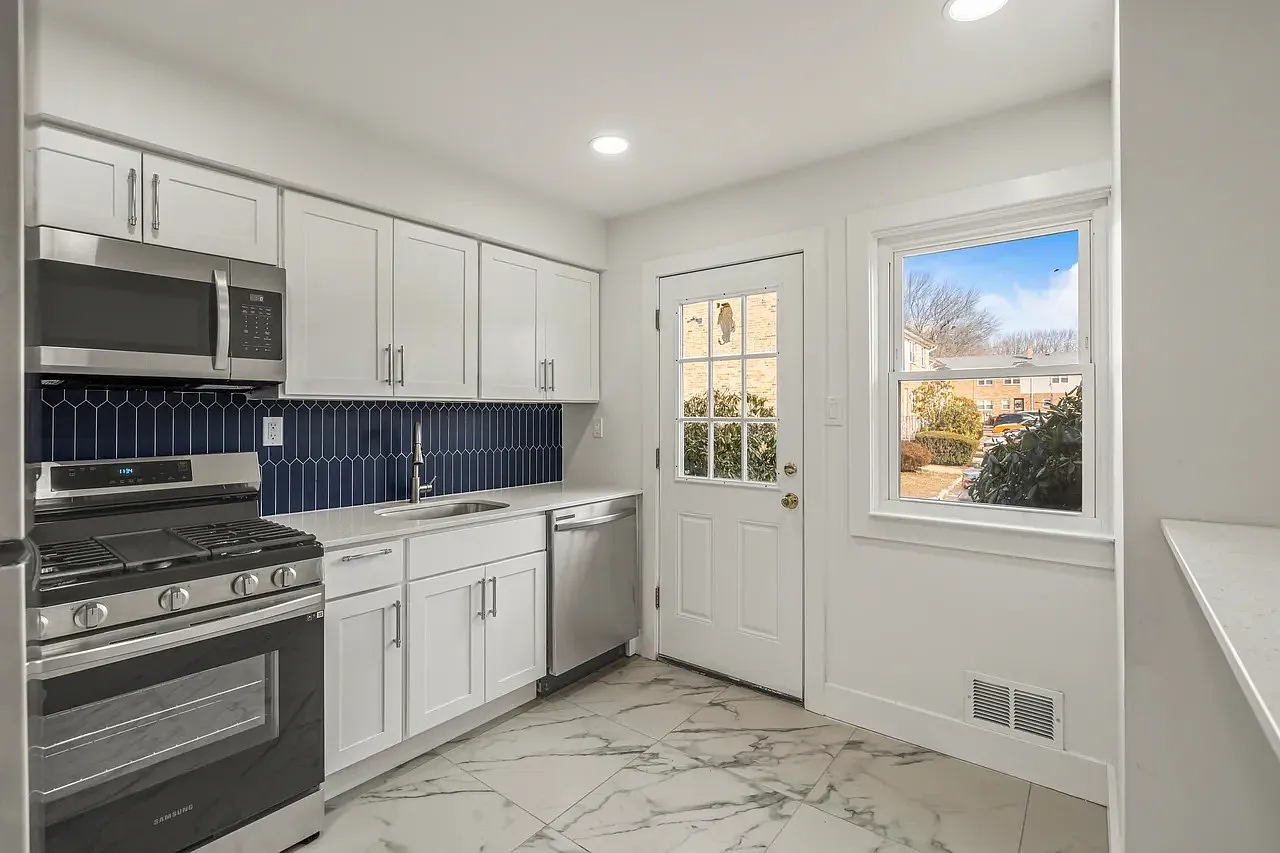 2 bed, 1200 sqft, $2,295 — Photo 3