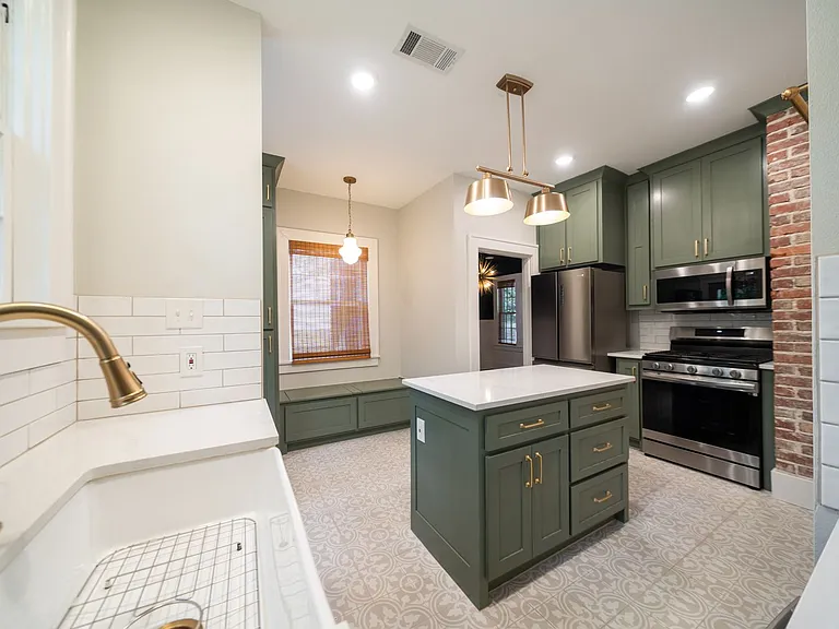 1431 Skyline Dr N — Photo 22