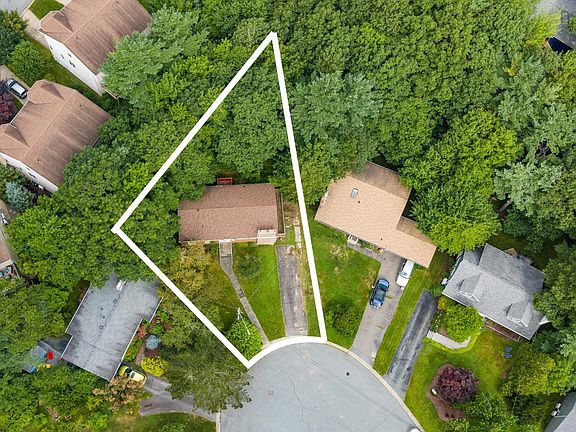 2nd image of 7 Willowdale Ter