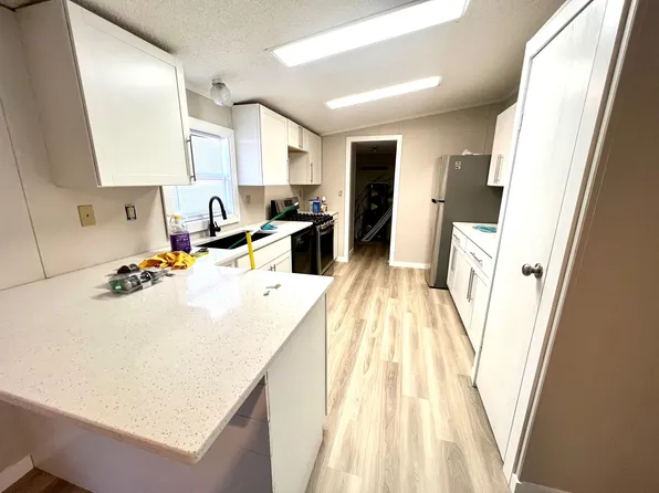 610 3rd St S, Brookings, SD 57006