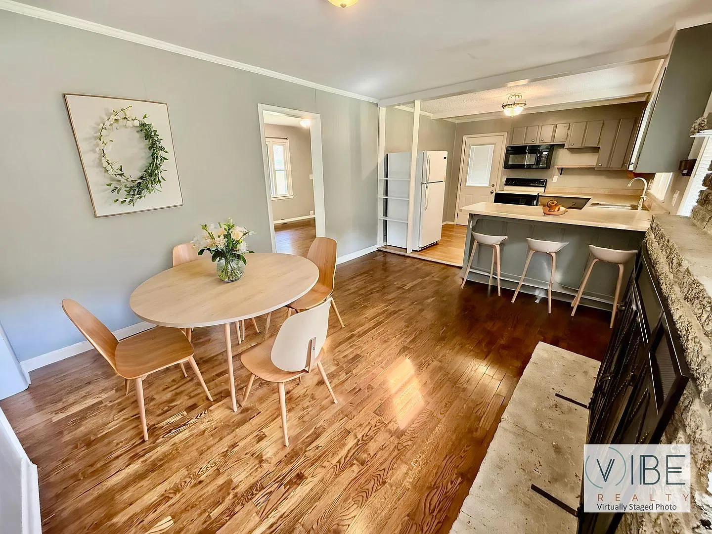 Country feel close to the city? you got it! 3 Bedroom 1 Bath for $1750 — Photo 3