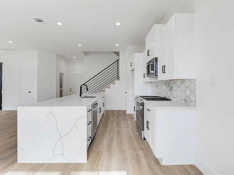5310 Denmark St — Photo 6
